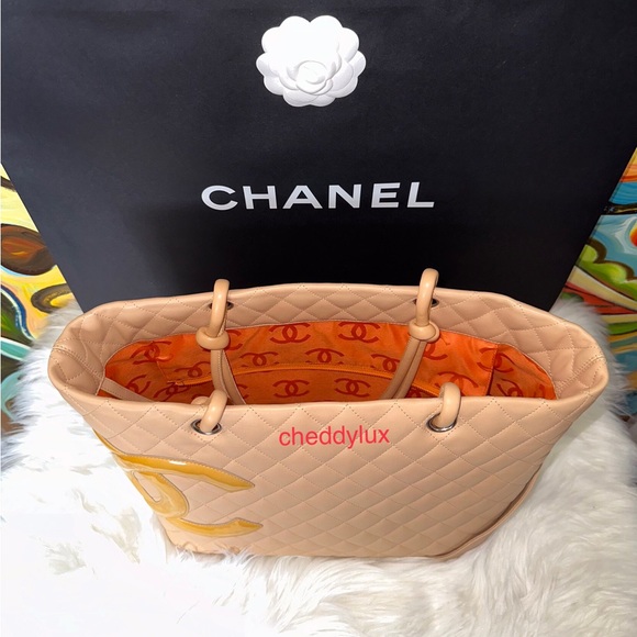 ๐๐ป๐๐ฉAuthentic CHANEL Beige Quilted Lambskin Leather Cambon Tote Bag. - Picture 11 of 17